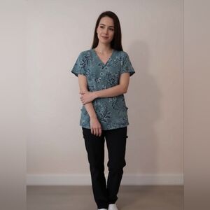 Butter Soft Teal Floral V-Neck Short Sleeve Scrubs Top Small